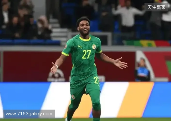 非洲杯决赛中断姆巴耶给朋友发照片,事后道歉:没想那么多 非洲杯决赛中断姆巴耶给朋友发照片,事后道歉:没想那么多