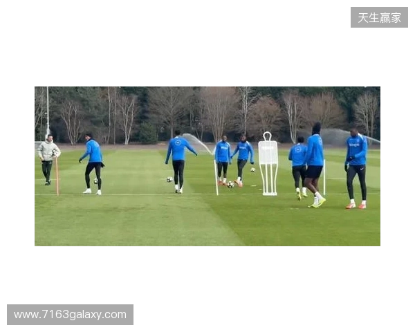 跟队:埃斯特旺参加了切尔西的公开训练,里斯、约恩森缺席 跟队:埃斯特旺参加了切尔西的公开训练,里斯、约恩森缺席