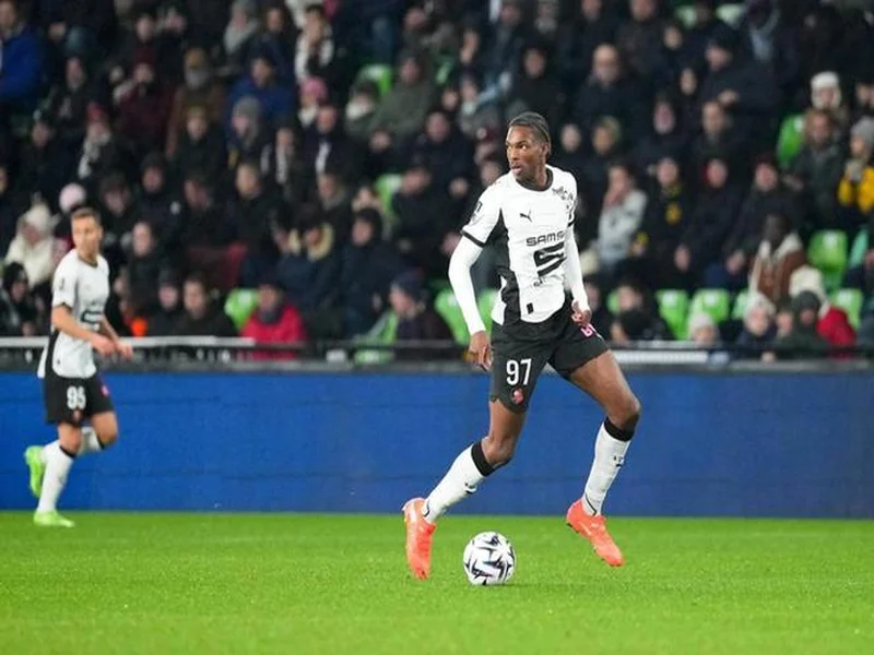 记者:雅凯已同意加盟切尔西,并告知雷恩希望在冬窗离队